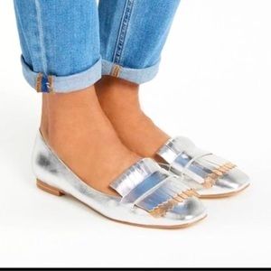 Boden 42 10.5 metallic silver gold Kiltie flats